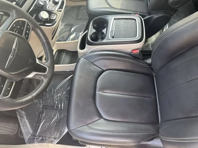 Used 2024 Black Chrysler Touring L image 19