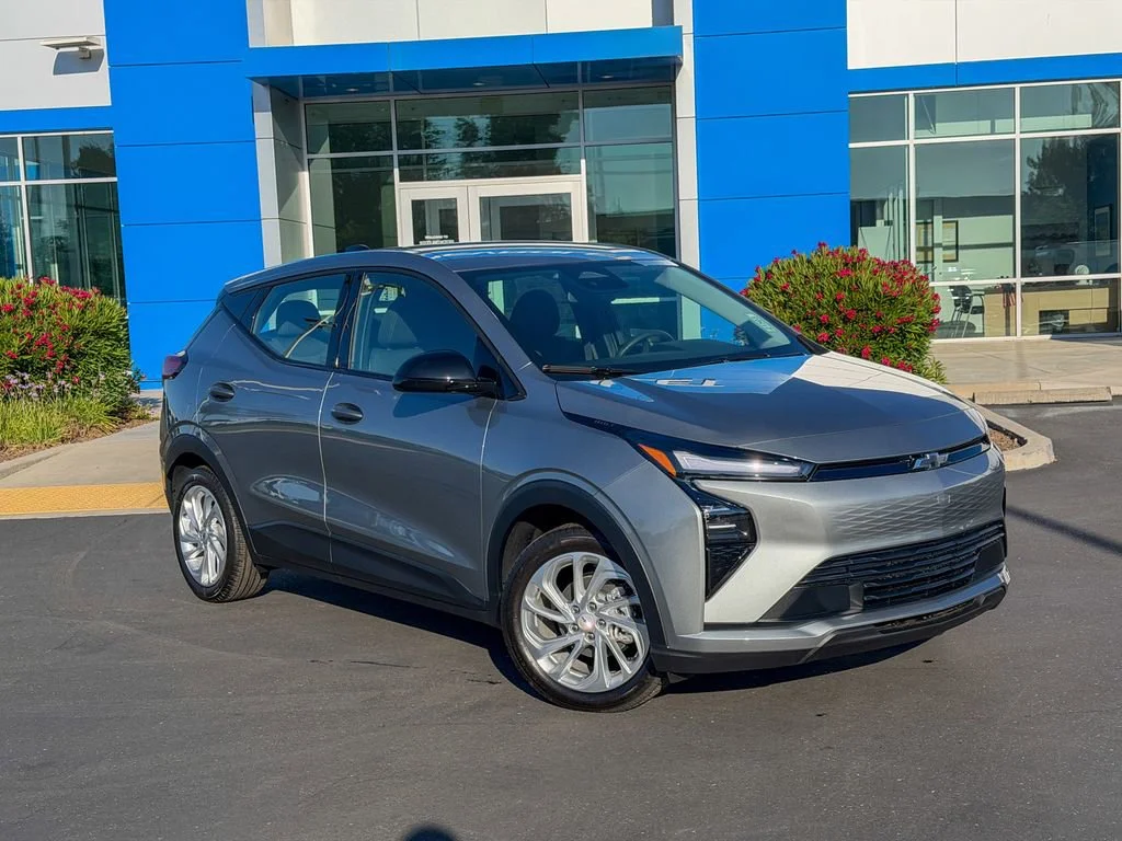New 2027 Sterling Grey Metallic Chevrolet LT image 2