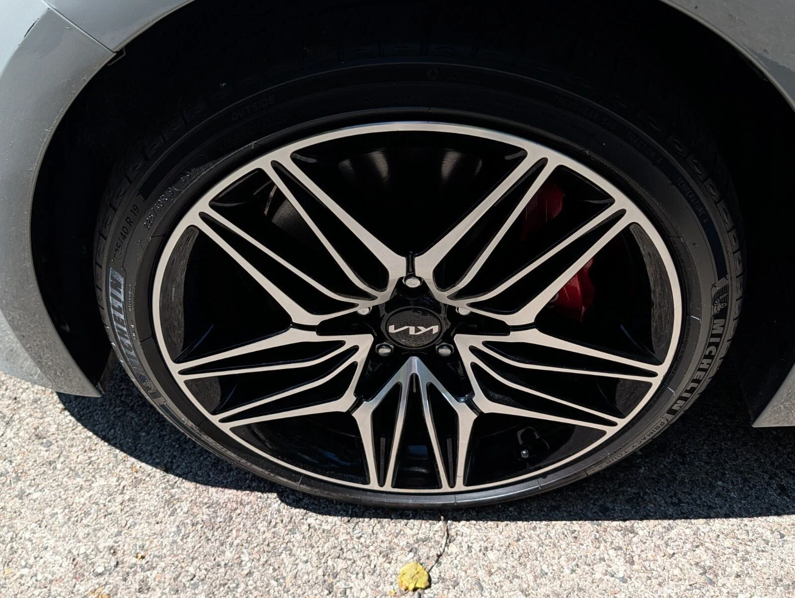 Used 2022 White Kia GT1 image 18