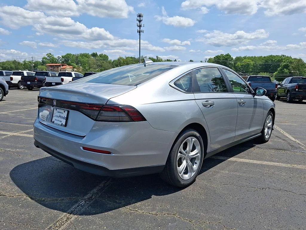 Certified Used 2024 Solar Silver Metallic Honda LX image 6