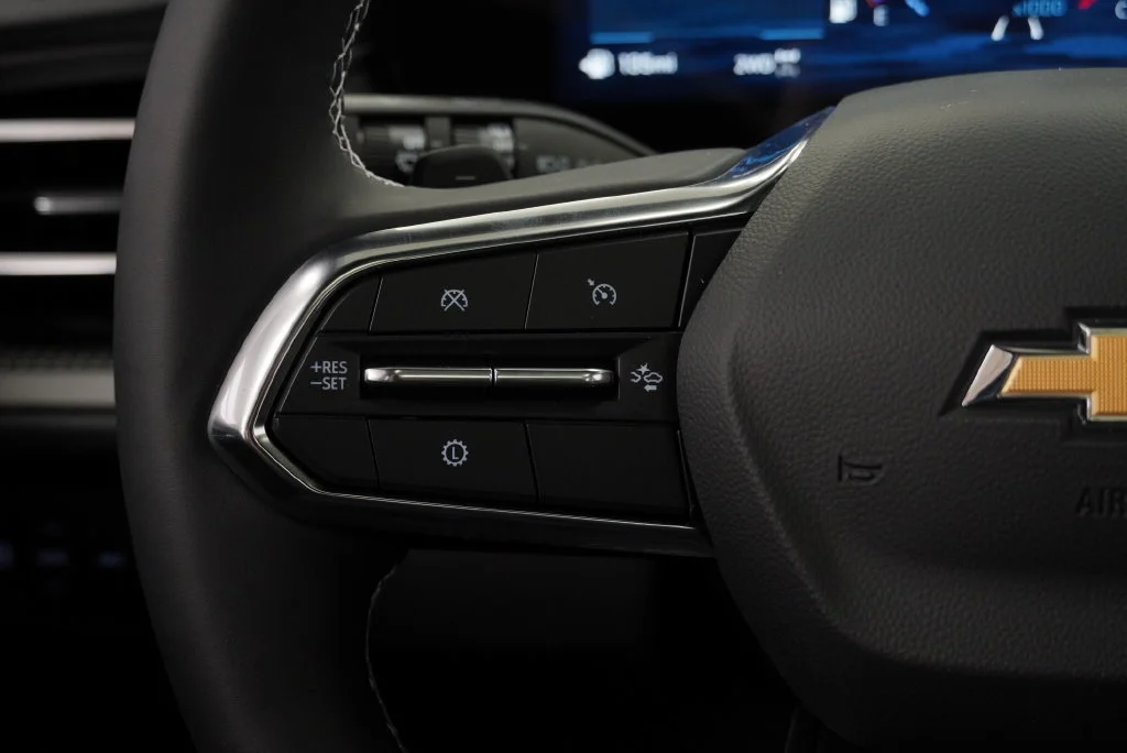 New 2027 Mosaic Black Metallic Chevrolet LT image 28