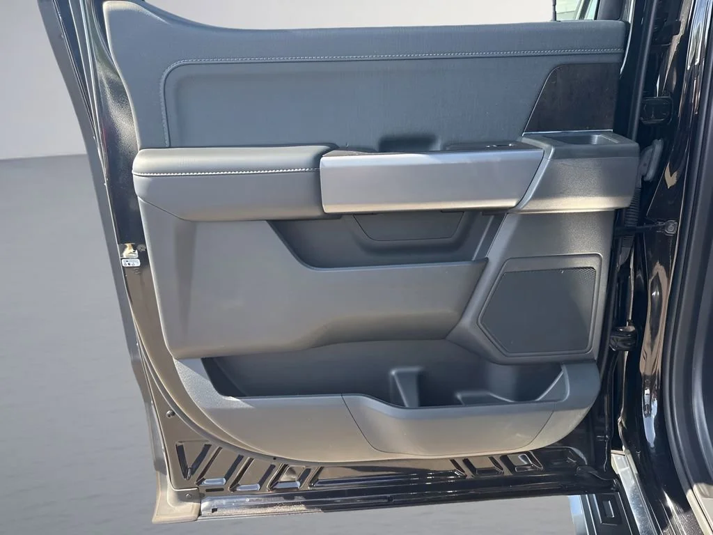Used 2022  Ford XL image 27