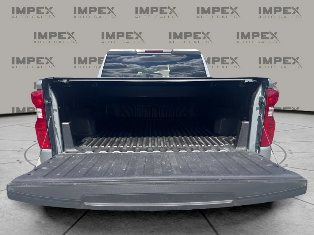 Used 2024 Gray Chevrolet LT image 25