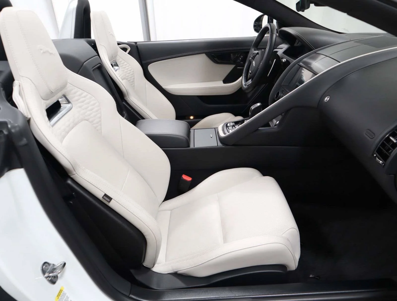 Used 2024 White Jaguar 75 image 19