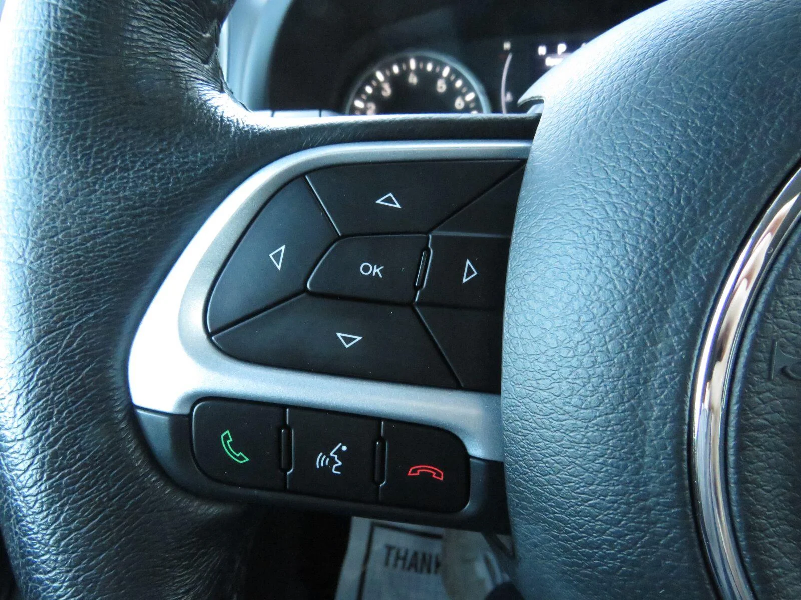 Used 2023 Graphite Gray Jeep Latitude image 33