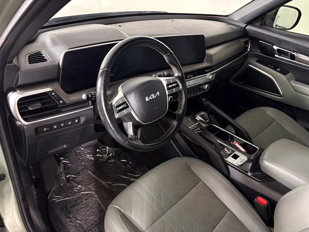 Used 2024 Green Kia EX X-Line image 16