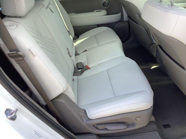New 2026 White Pearl Hyundai SEL Premium image 18