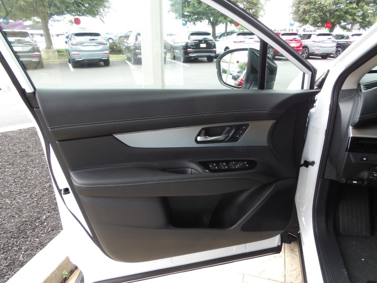New 2026 Everest White Pearl TriCoat Nissan SL image 19