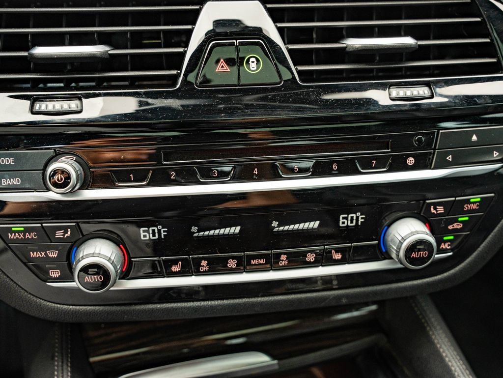 Used 2019 Black Sapphire Metallic BMW 540i image 36