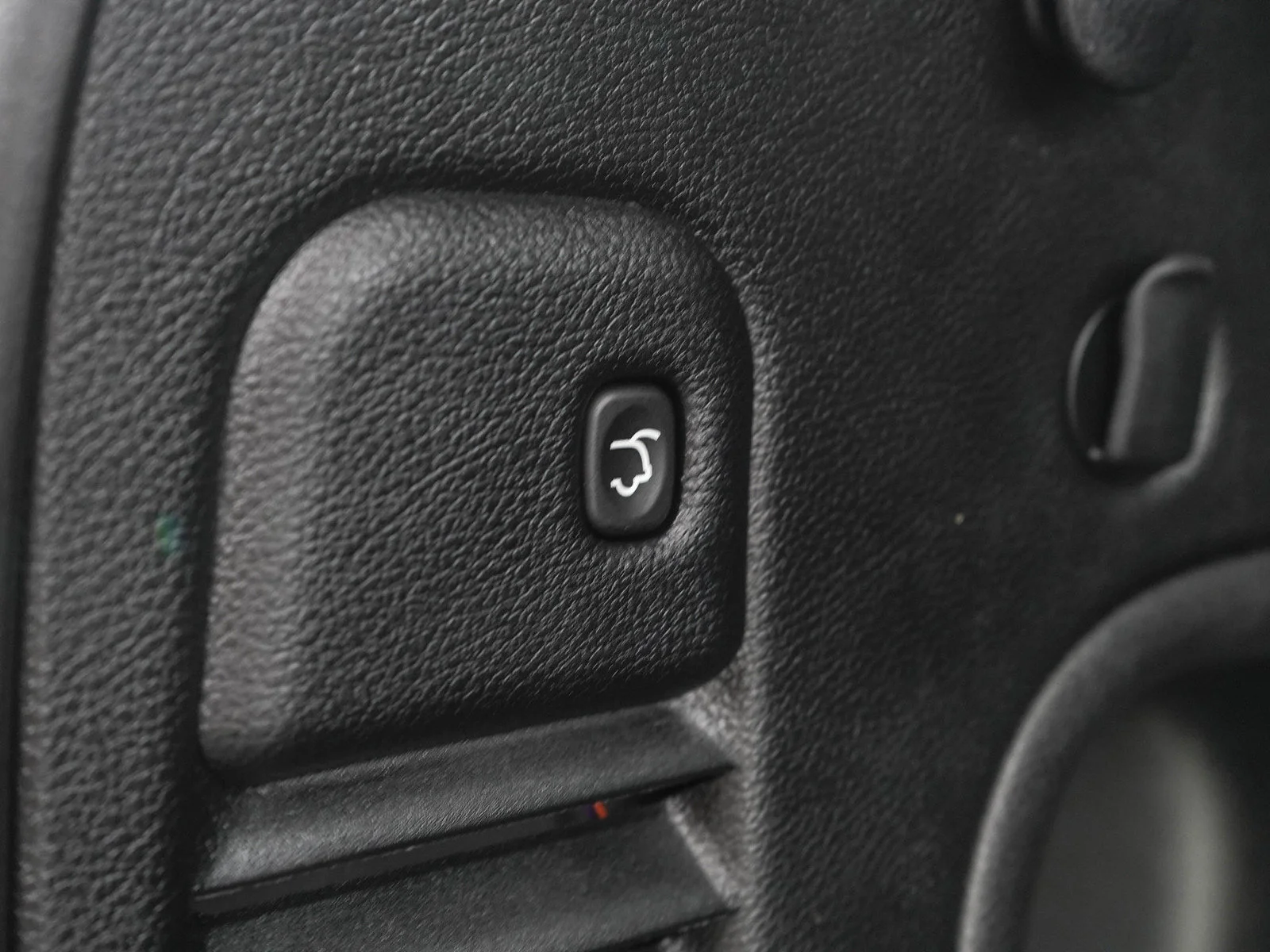 Used 2022 Sting-Gray Clearcoat Jeep Laredo X image 11
