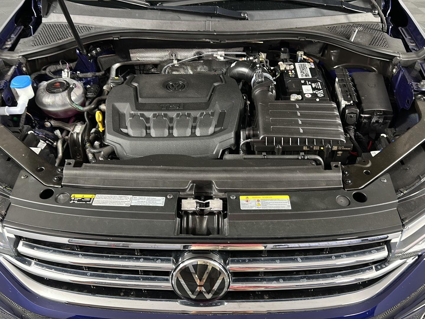 Used 2022 Atlantic Blue Metallic Volkswagen SE image 3
