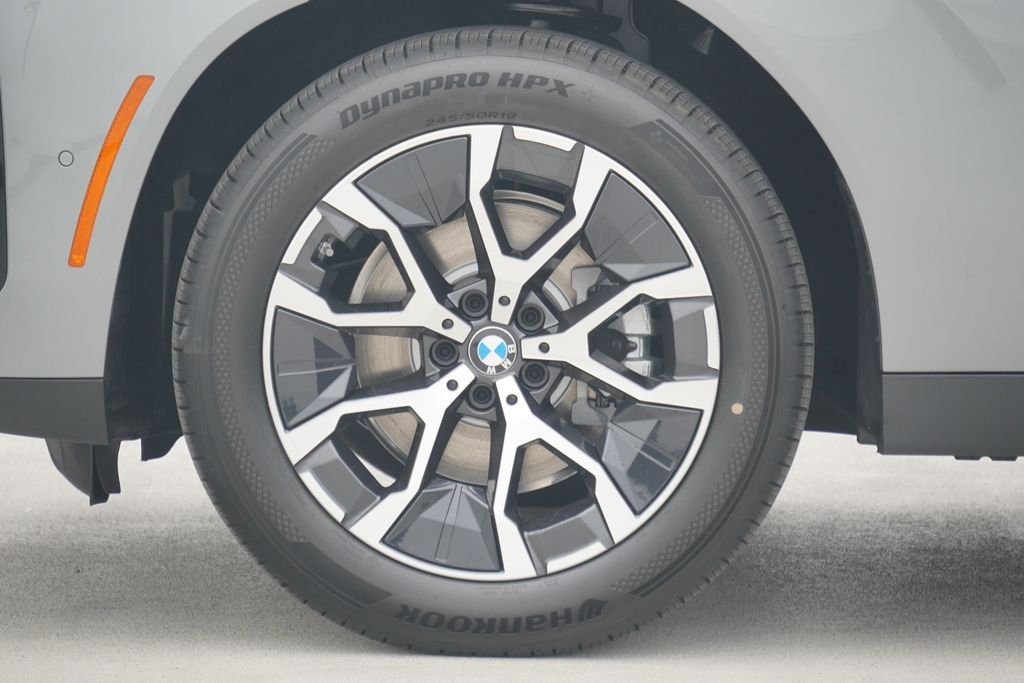 Used 2026 Gray Metallic BMW 30 xDrive image 5
