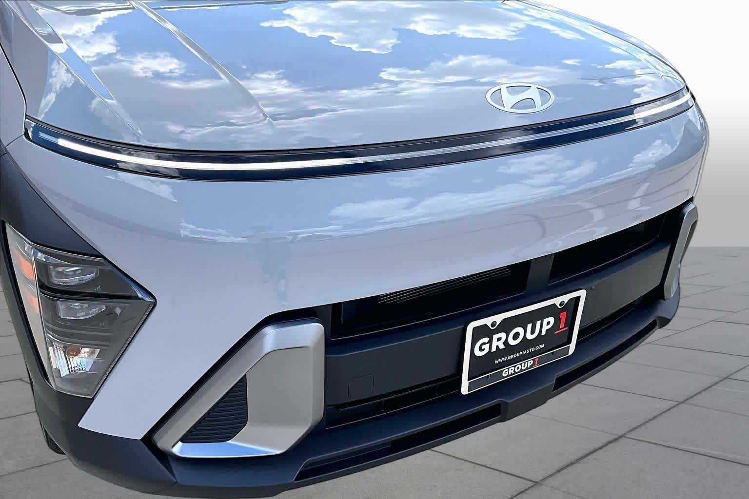 Used 2025 Cyber Gray Metallic Hyundai SEL image 28