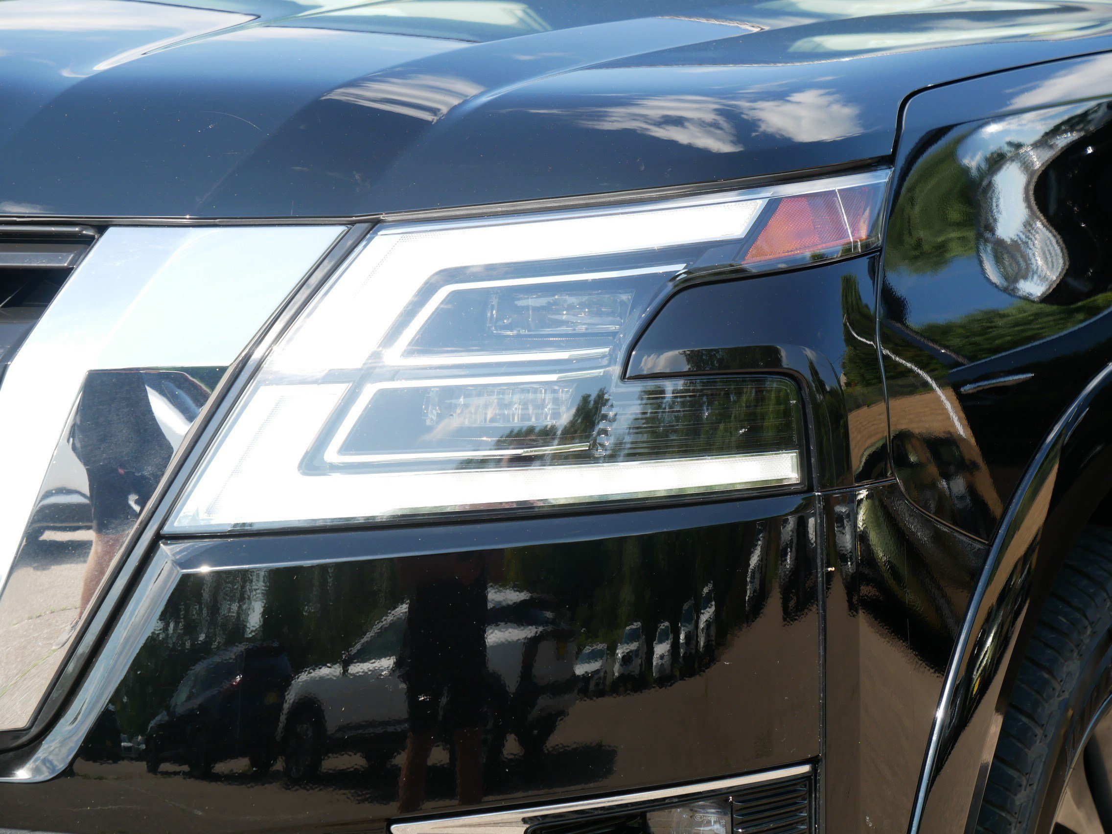 Used 2024 Super Black Nissan Platinum image 16