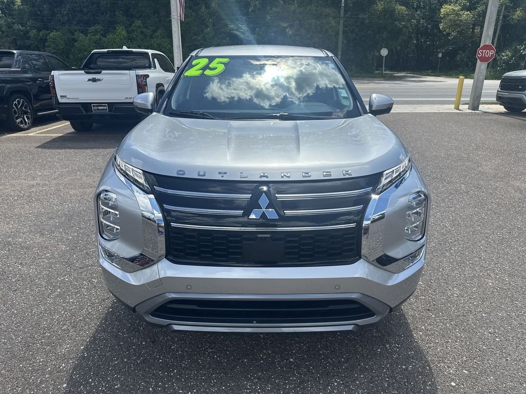 Used 2025 Silver Mitsubishi SE image 11