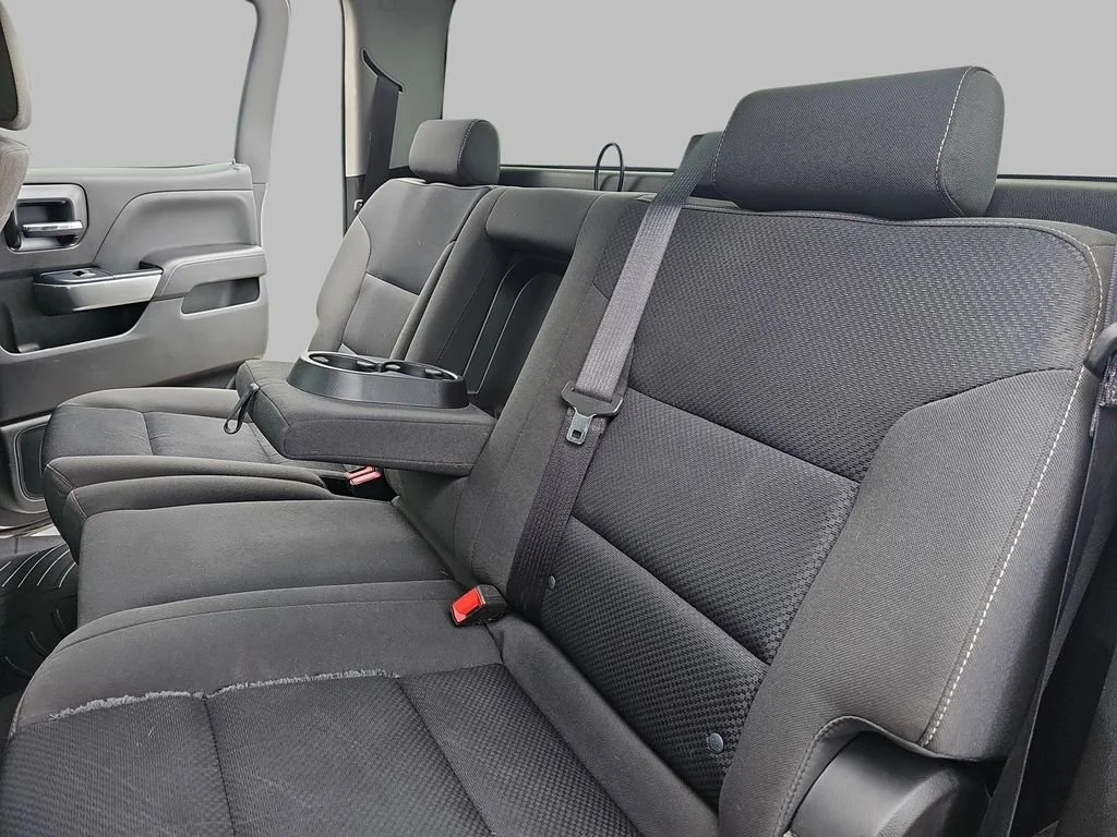 Used 2018 SILVER ICE METALLIC Chevrolet LT image 17