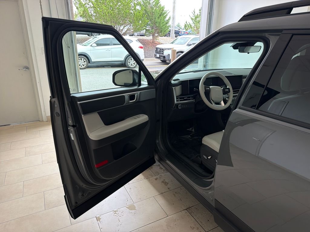 Used 2025 Hampton Gray Hyundai SEL image 9