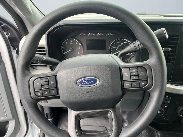 2025 Ford F-350 Super Duty Chassis Cab XL - Photo 12