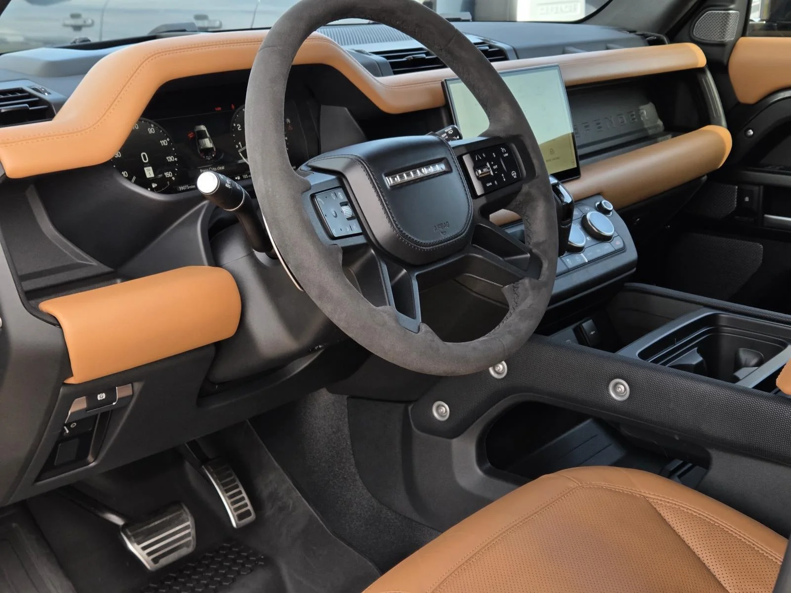 Used 2024 Carpathian Grey Premium Metallic Land Rover Carpathian Edition image 36