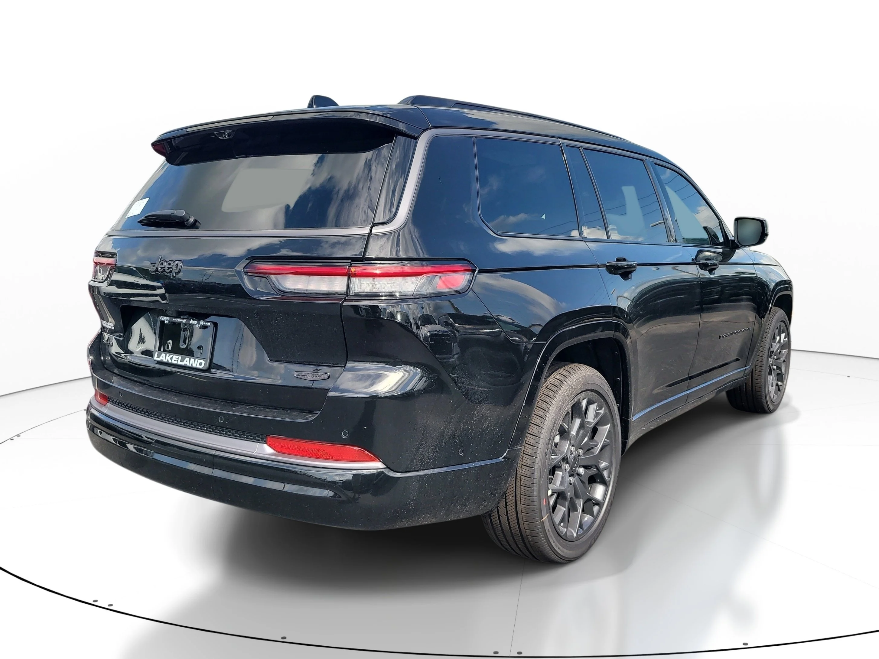 New 2026 Diamond Black Crystal Pearlcoat Jeep Summit image 6