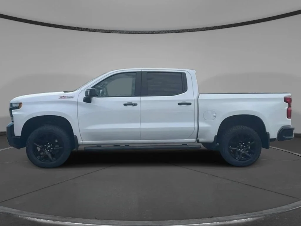 Used 2021 Iridescent Pearl Tricoat Chevrolet LT Trail Boss image 10