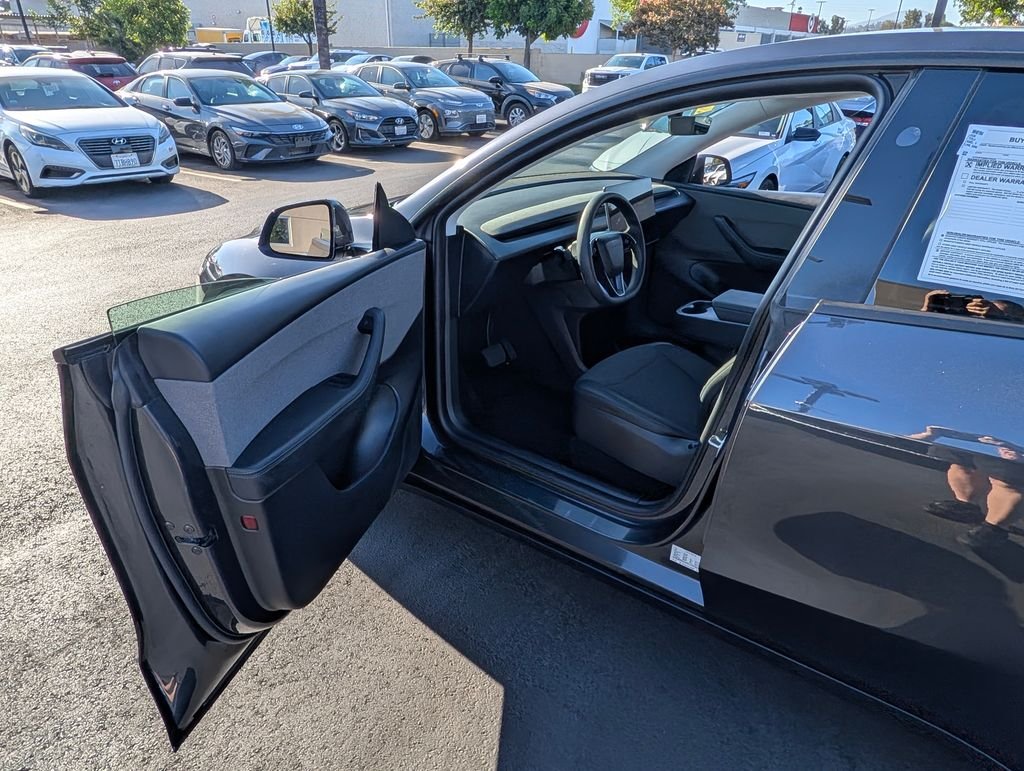 2026 Tesla Model Y Standard - Photo 25