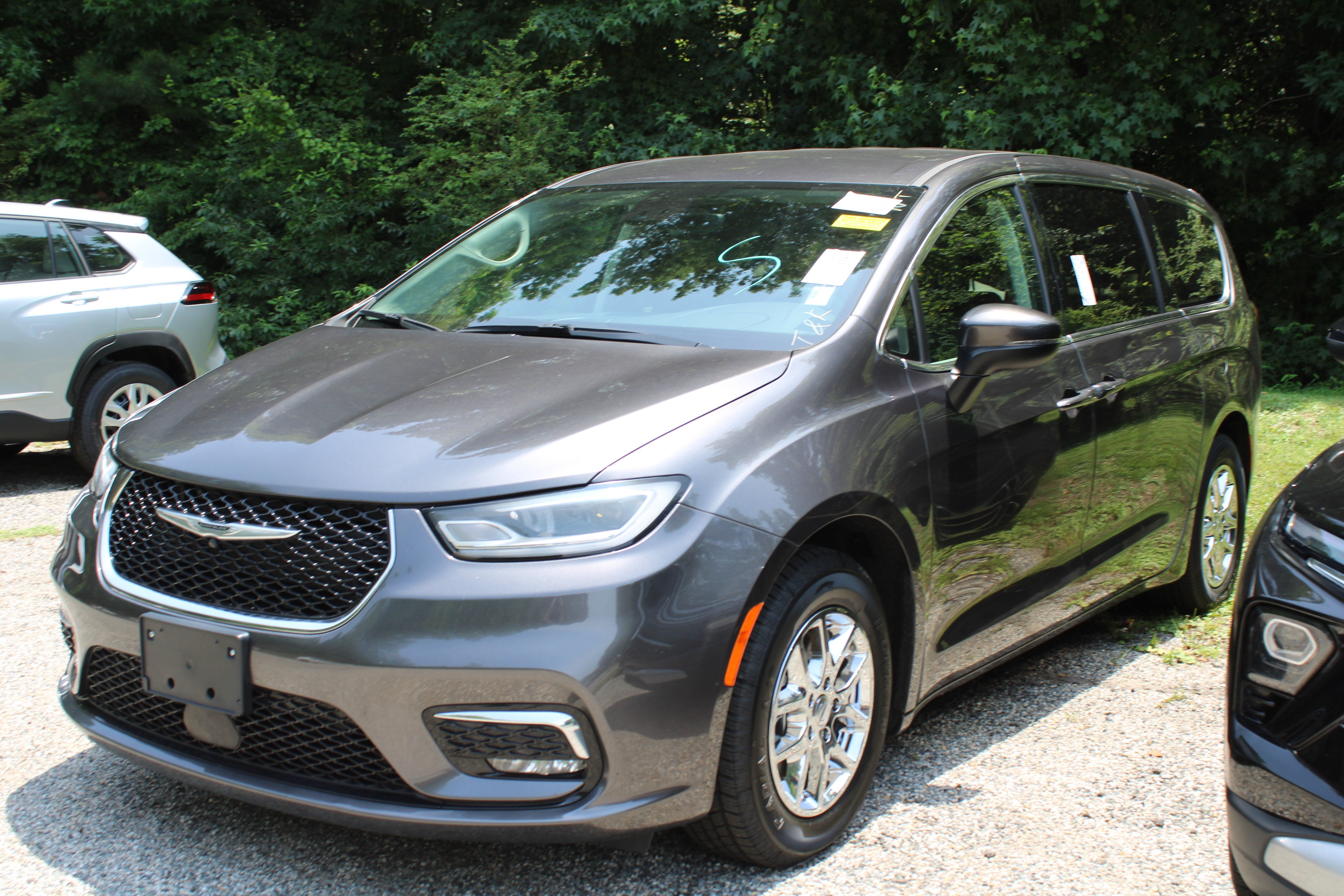 2023 Chrysler Pacifica Touring L's photo