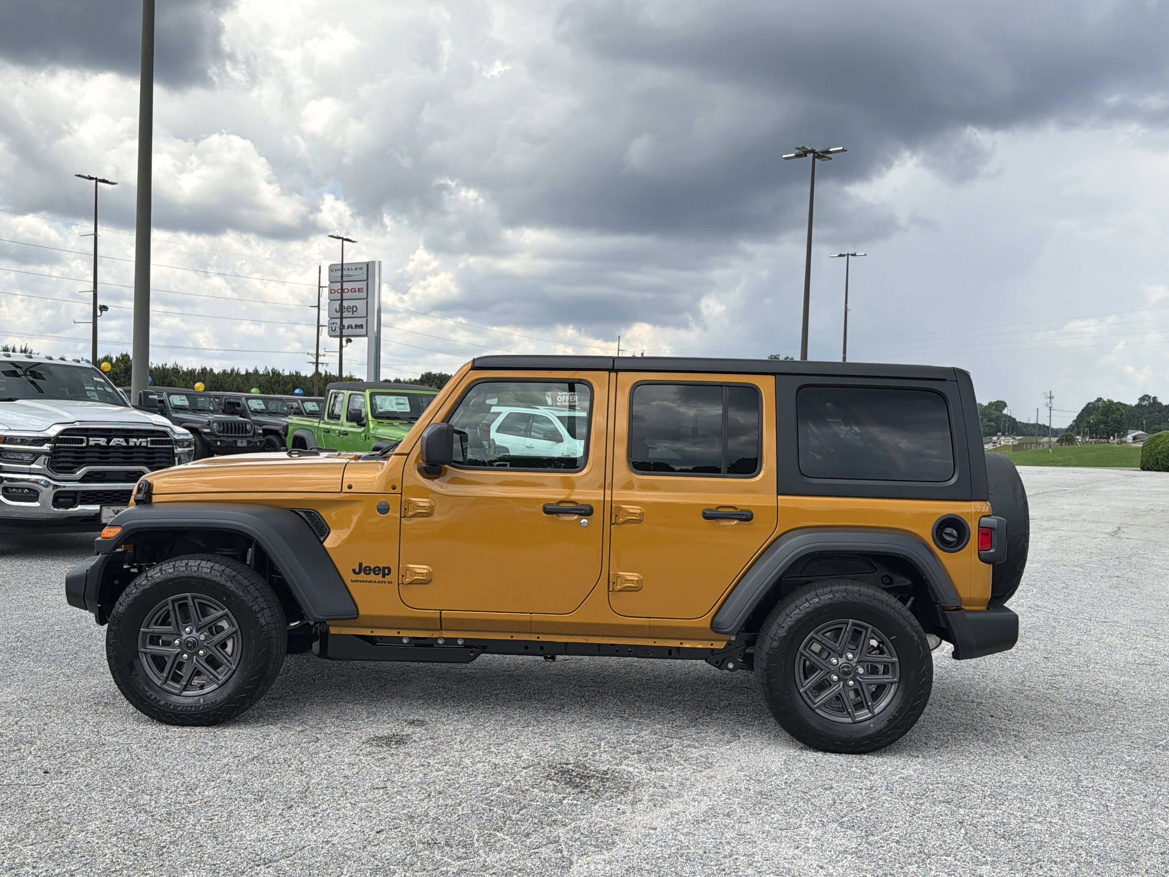 New 2026 Goldilocks Jeep Sport S image 5