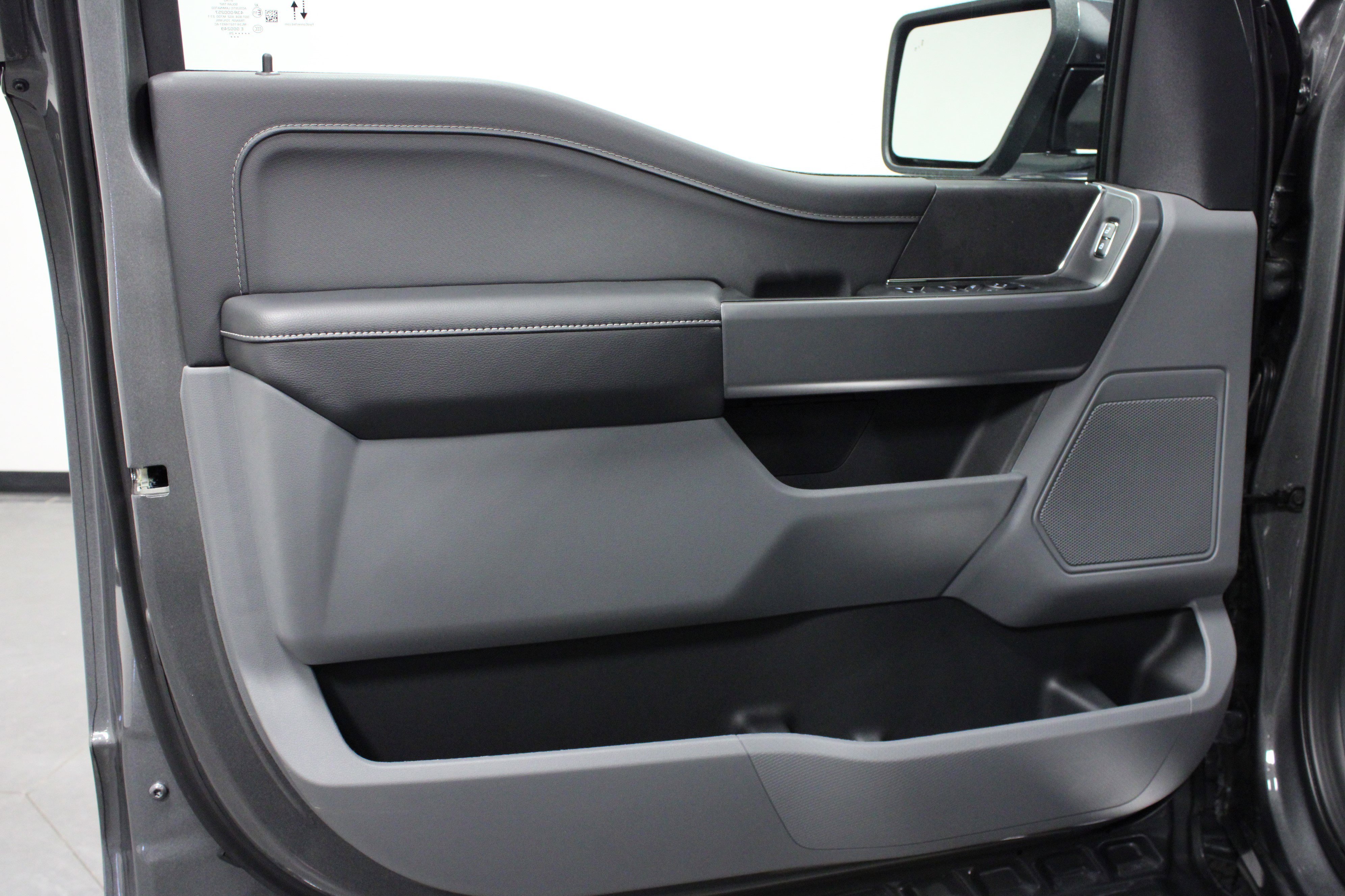 New 2026 Carbonized Gray Metallic Ford XLT image 11