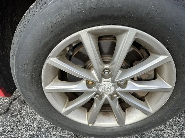 Used 2019 Red Hyundai SE image 20