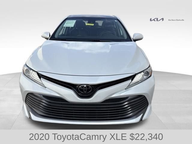 Used 2020 Pearl Toyota XLE image 3