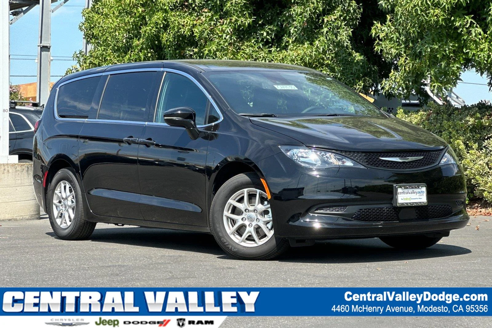 2025 Chrysler Voyager