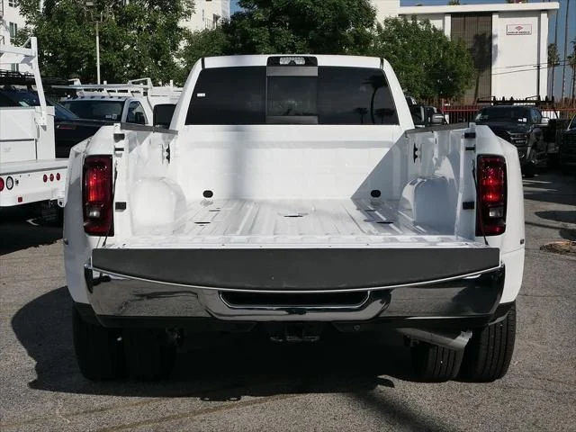New 2026 Bright White Clear-Coat Exterior Paint RAM TRADESMAN image 4