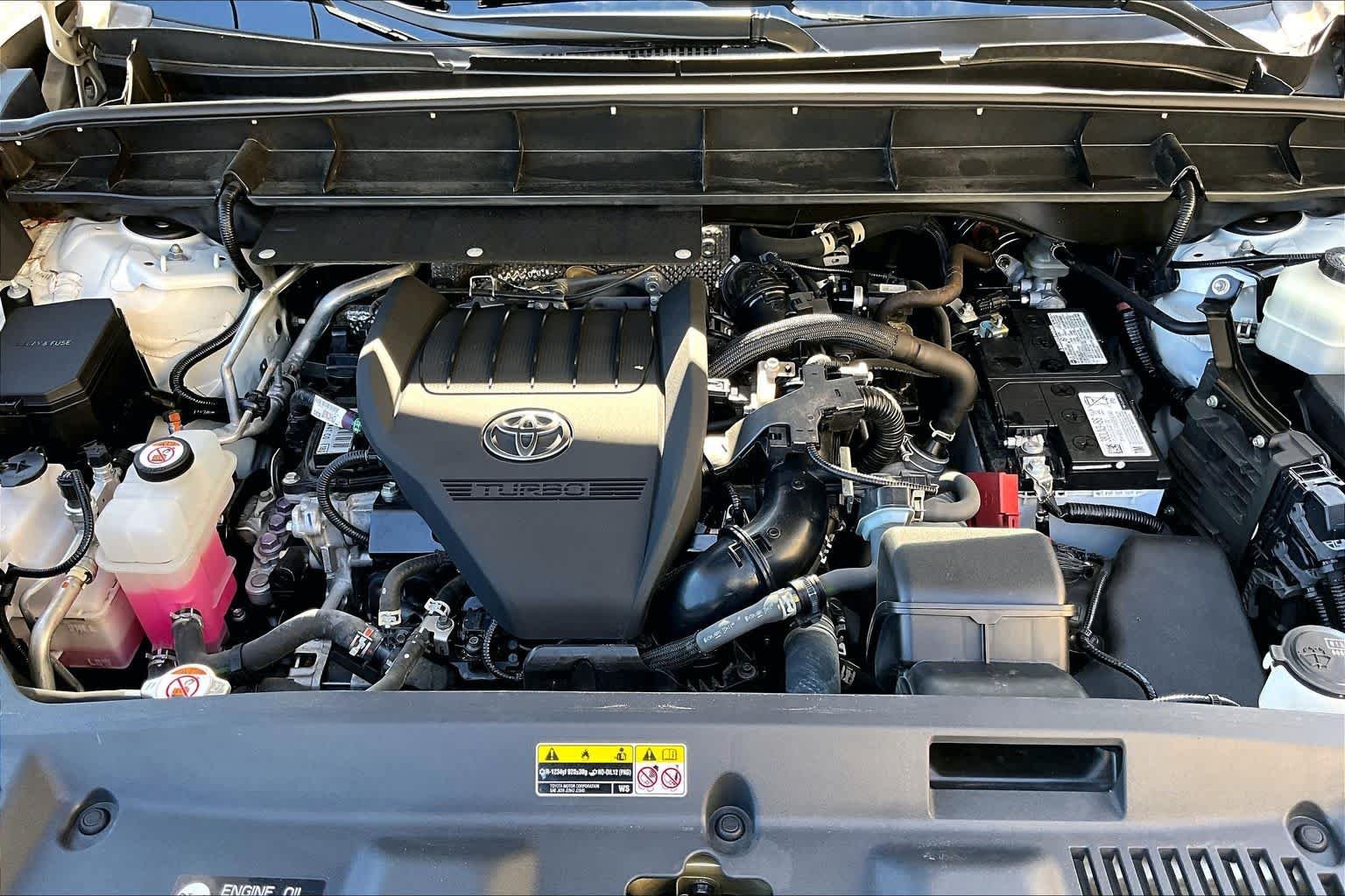 Used 2023 Wind Chill Pearl Toyota LE image 32