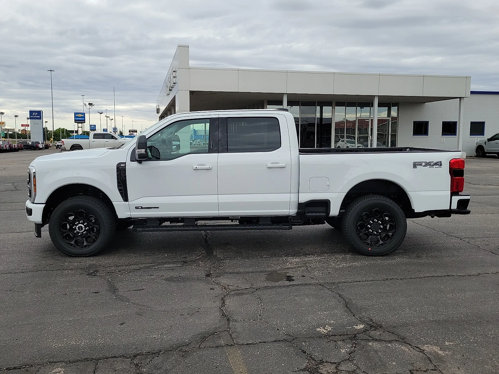 New 2026 Oxford White Ford F-250&reg; XLT image 2