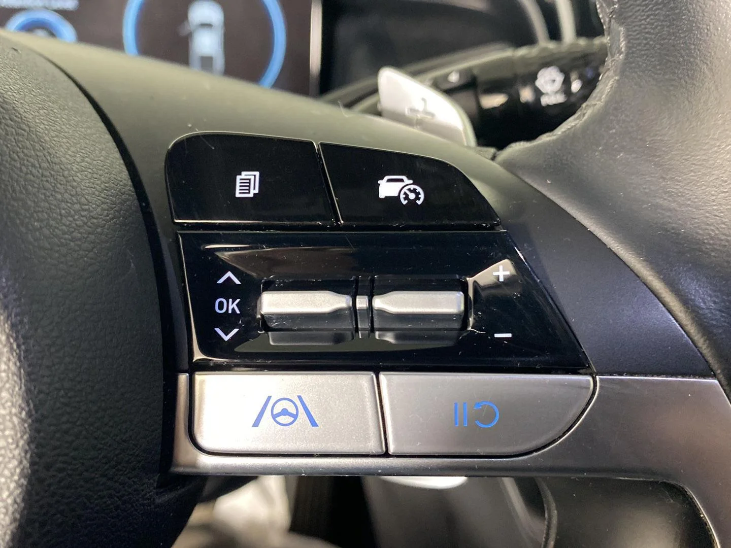 Used 2022 Ice White Hyundai SEL Premium image 11