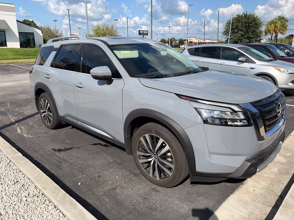 Used 2025 Gray Nissan Platinum image 3