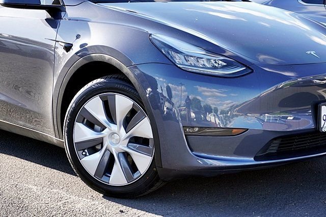 Used 2023  Tesla Long Range image 3