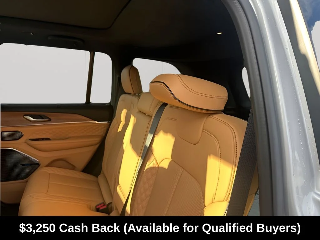 New 2025 Silver Zynith Exterior Paint Jeep Summit Reserve image 21