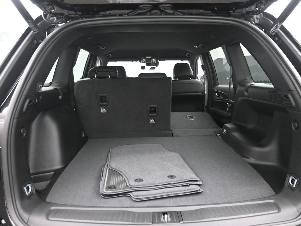 New 2026 Diamond Black Crystal Pearlcoat Jeep Altitude image 11