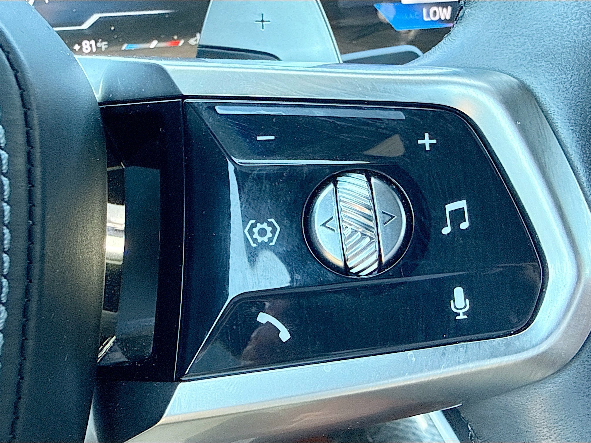 Used 2023 Oxide Grey Metallic BMW 760i xDrive image 38