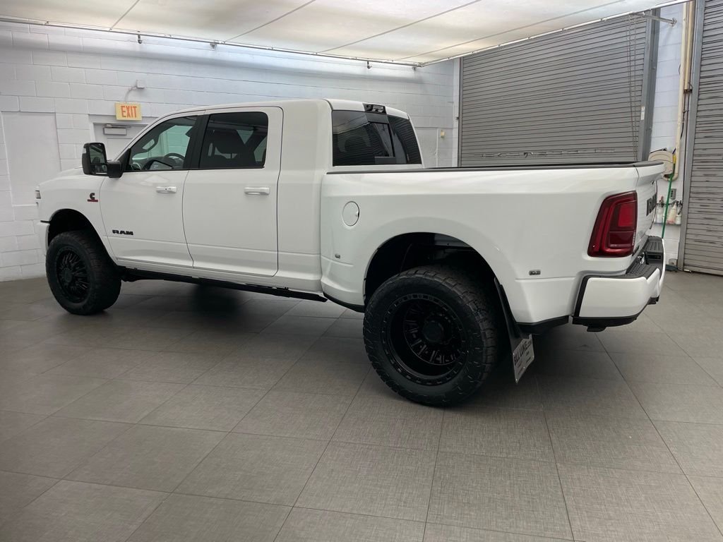 New 2026 Bright White Clear-Coat Exterior Paint RAM Laramie DRW image 8
