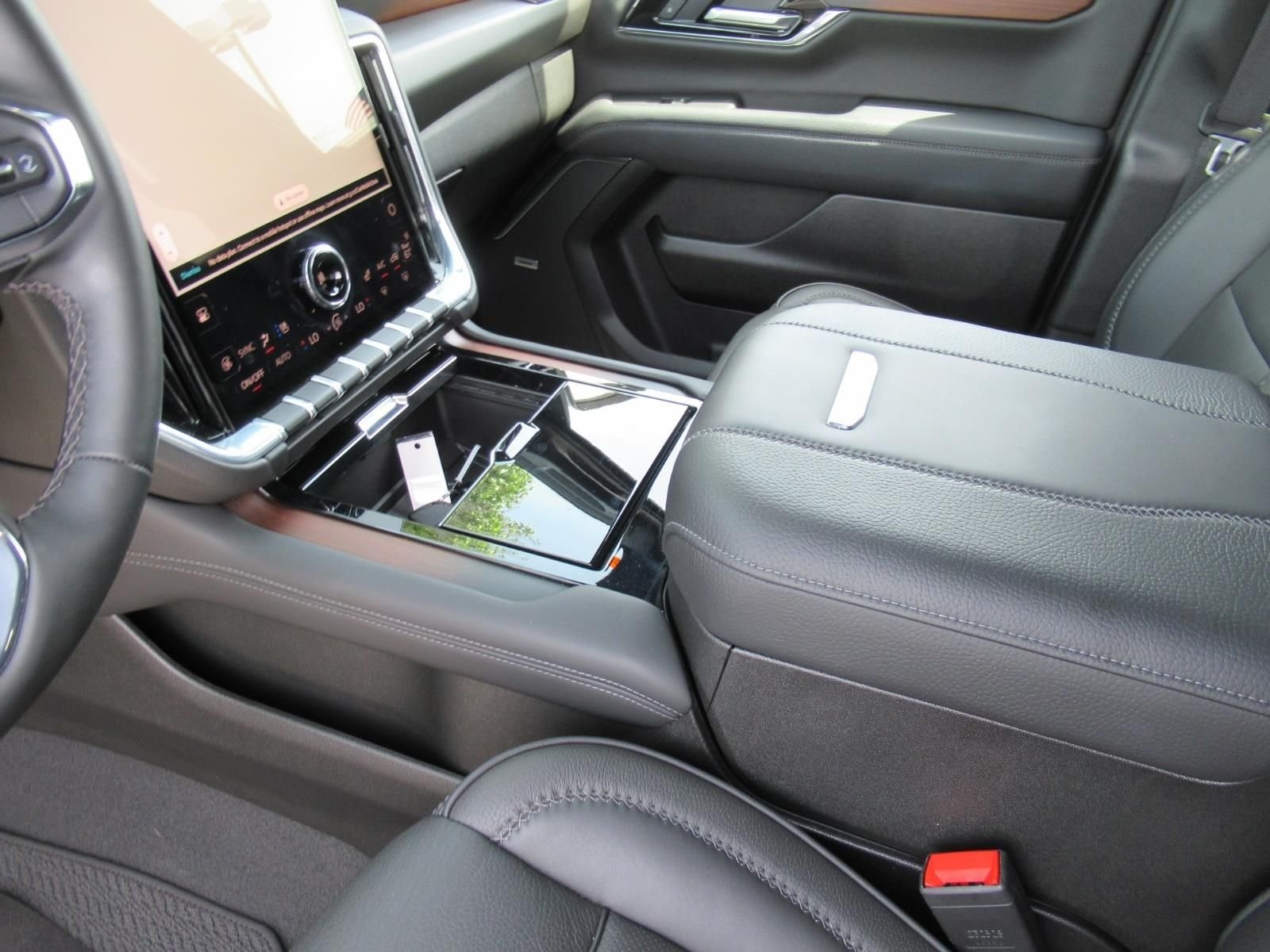 Used 2025 Silver GMC Denali image 16