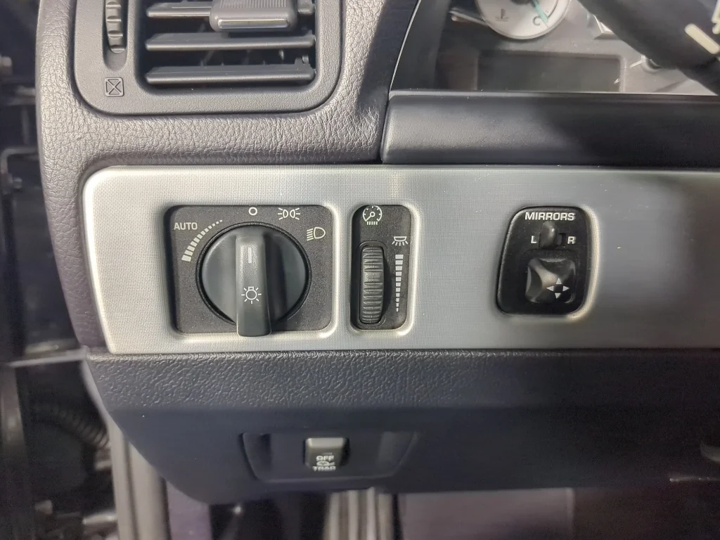 Used 2003 Gray Ford Premium Hardtop image 23