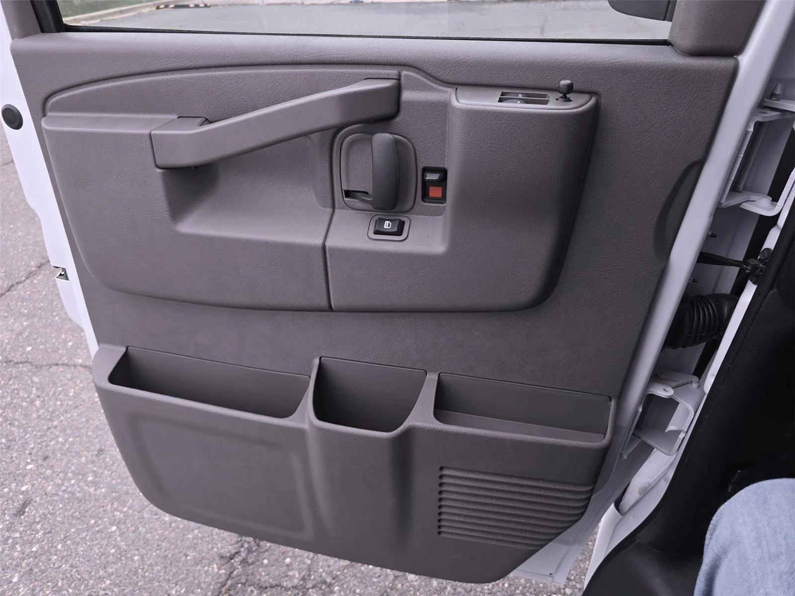 2026 Chevrolet Express Cargo Work Van - Photo 19