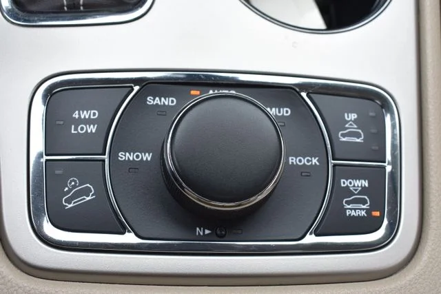 Used 2016 White Jeep Overland image 37