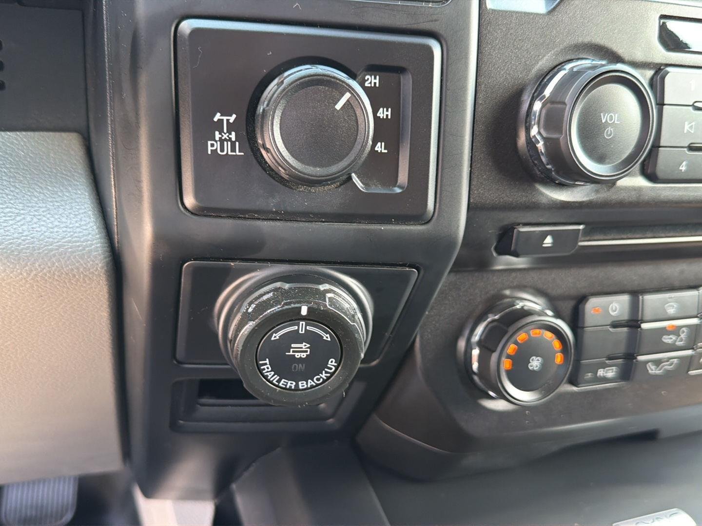 Used 2018 Oxford White Ford XL image 26