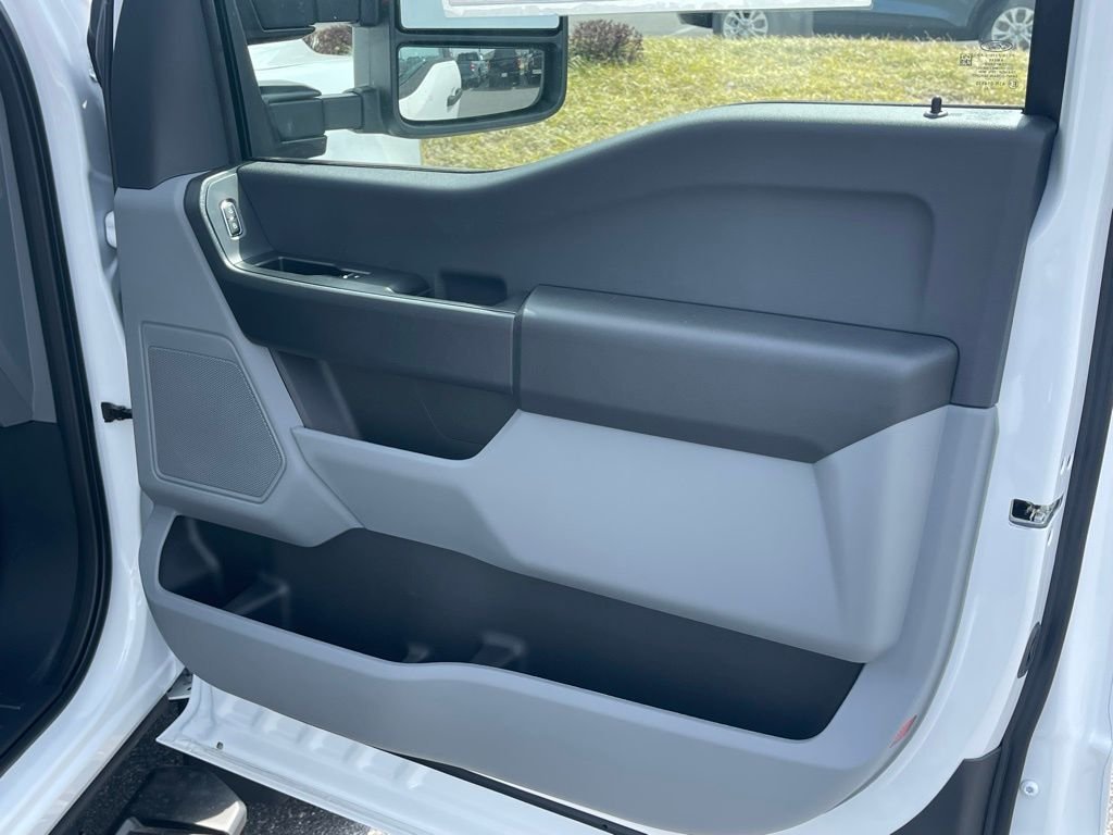 New 2026 Oxford White Ford F-450® XL image 16
