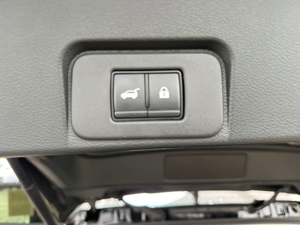 Used 2026 Black Nissan Platinum image 19