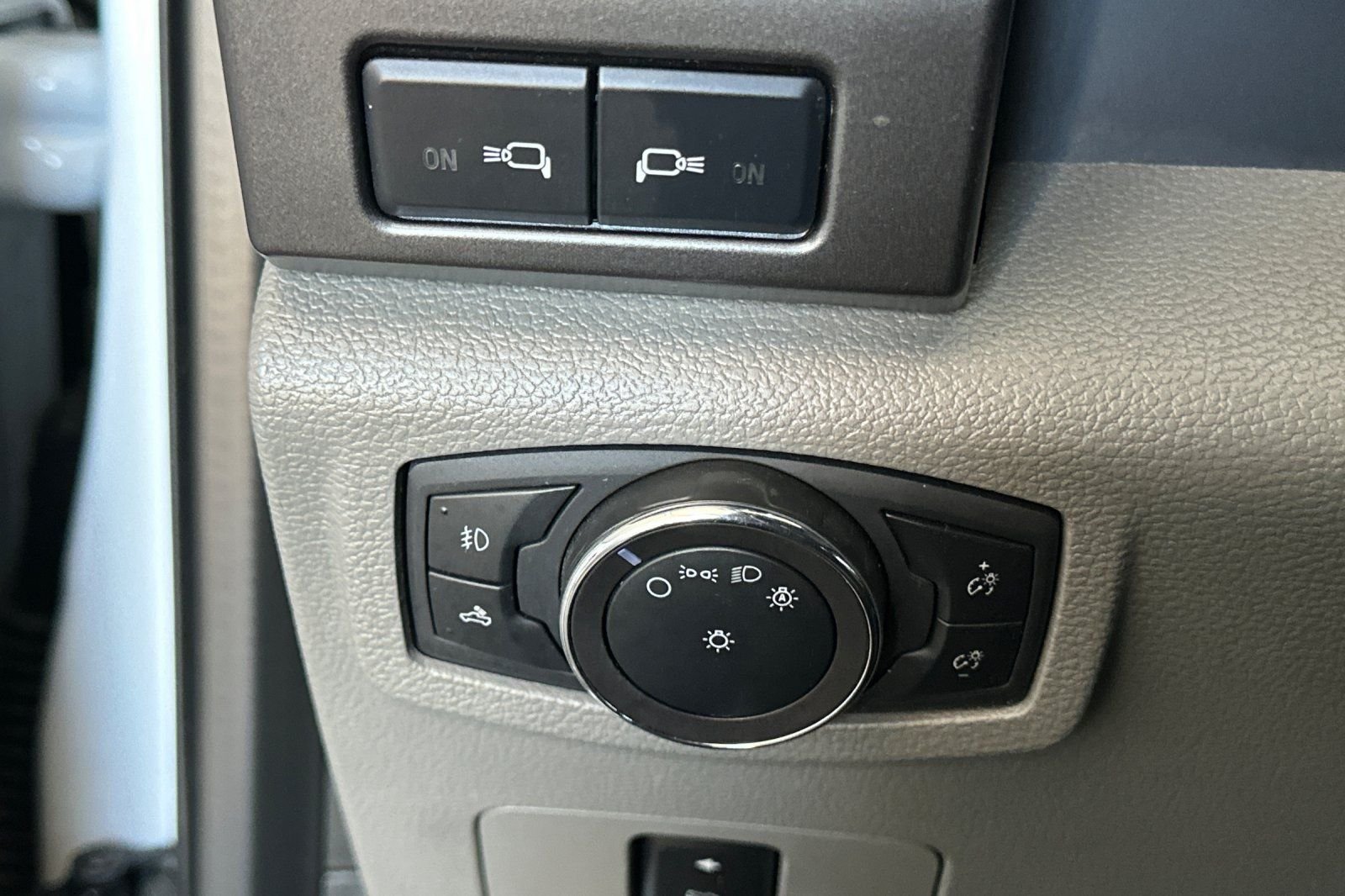 Used 2019 White Ford XLT image 27